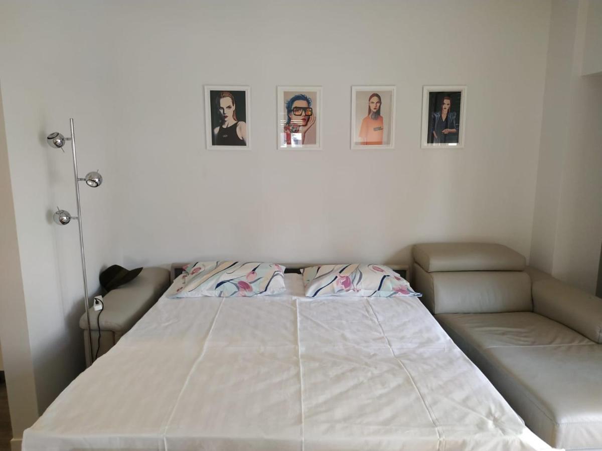 Fully Renovated, Family-Friendly Apartment, Next To A Huge Green Park, In Athens Center Exterior foto